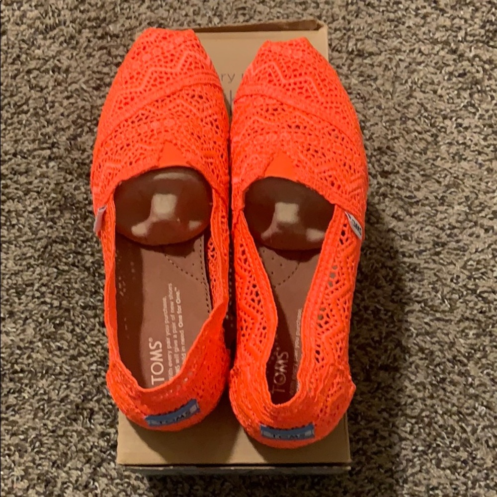 Toms - Picture 4 of 5